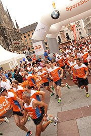  Start zum Halbmarathon-Lauf 2012, 1. Gruppe (Foto: Martin Schmitz)
